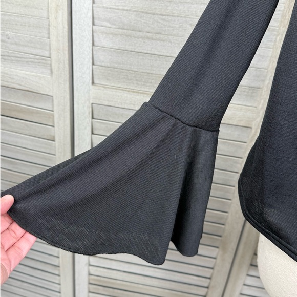 BOOHOO Leila Lace Up Front Off the Shoulder Top Black-16 - Picture 2 of 3